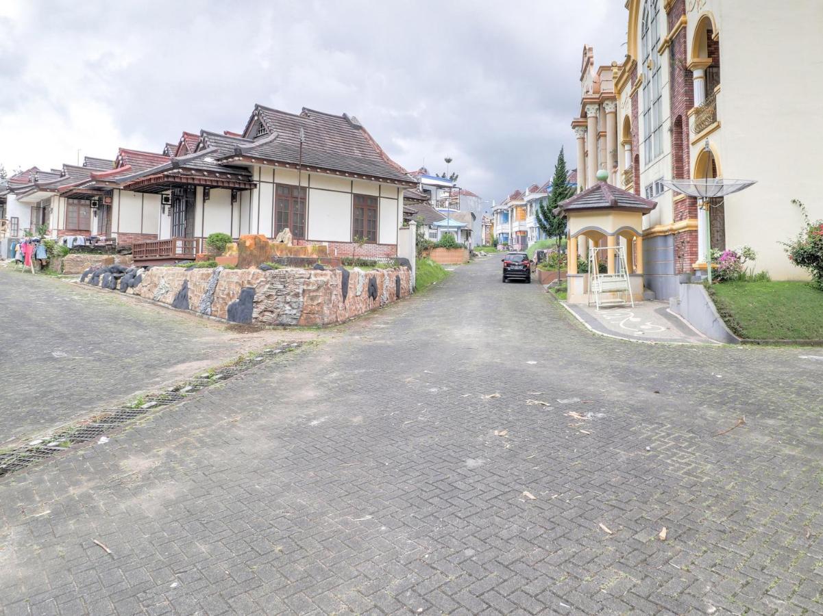 Oyo 2997 Grand Suites Palace 2 Sindanglaya Exteriör bild