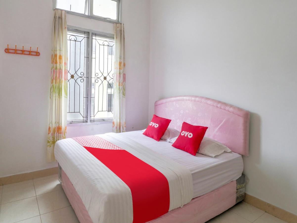 Oyo 2997 Grand Suites Palace 2 Sindanglaya Exteriör bild