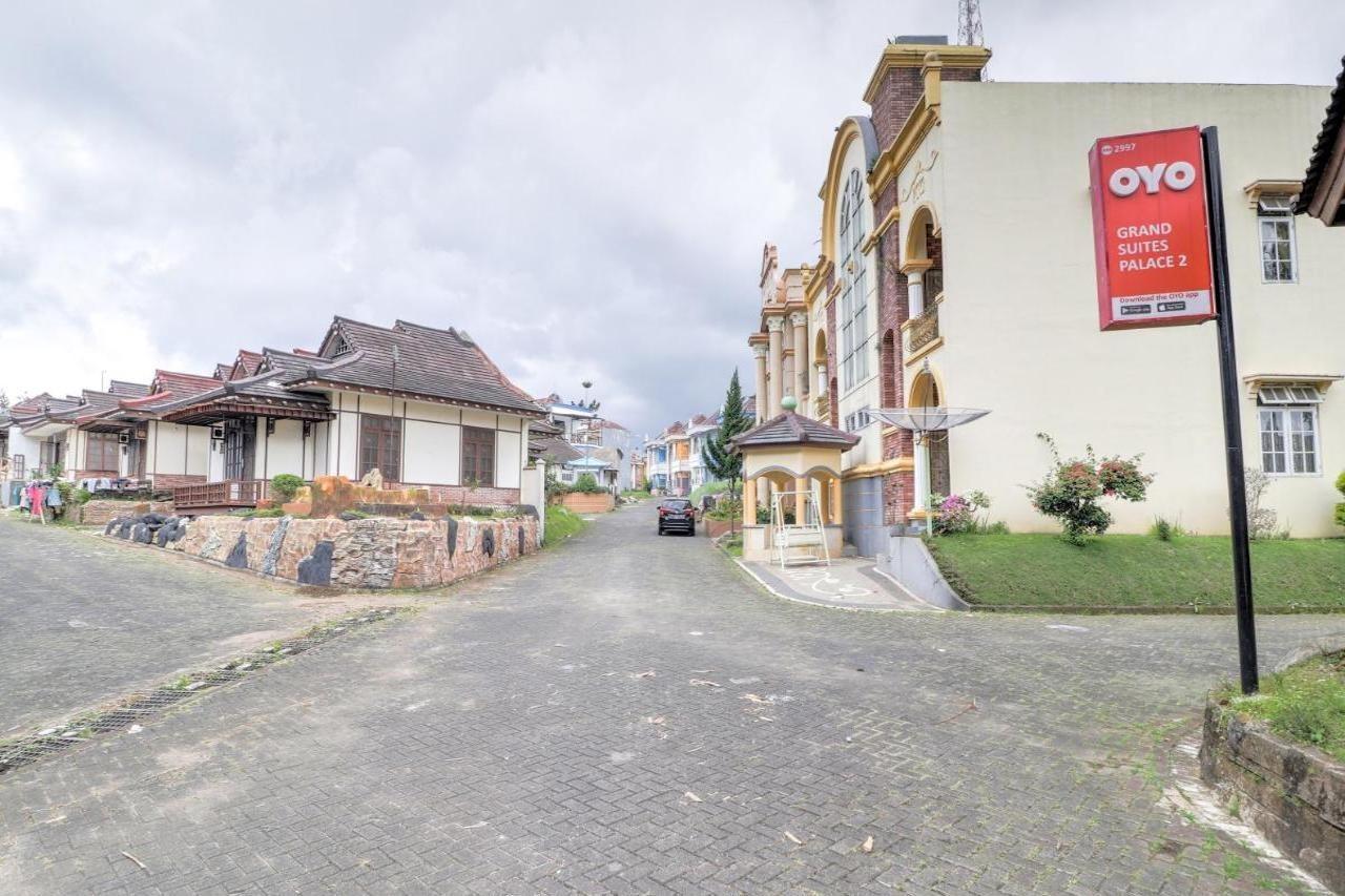 Oyo 2997 Grand Suites Palace 2 Sindanglaya Exteriör bild