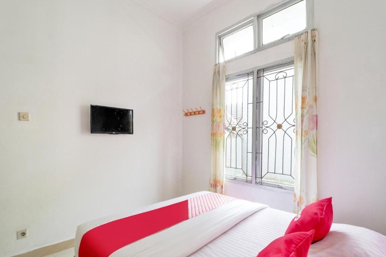 Oyo 2997 Grand Suites Palace 2 Sindanglaya Exteriör bild